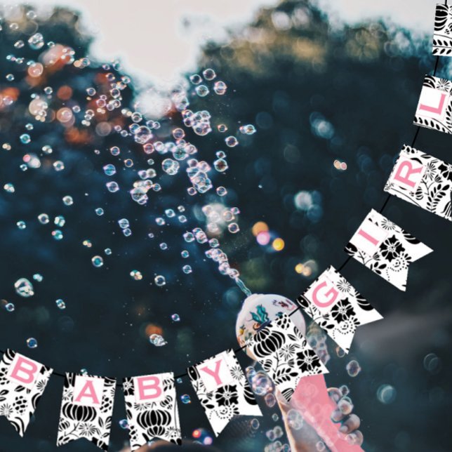 Rosa Text Black & White Blommönster Flicka Vimplar (Skapare uppladdad)