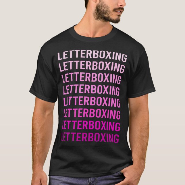 Rosa Text Letterbox T Shirt (Framsida)