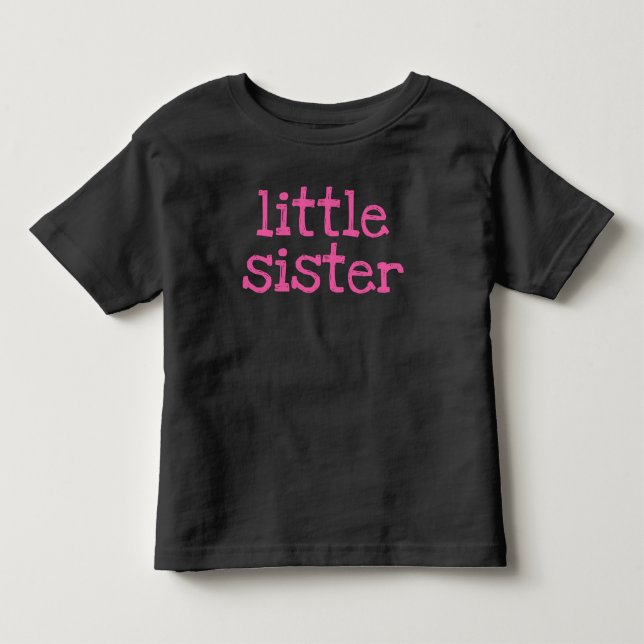 Rosa Text Little Sister Tee (Framsida)
