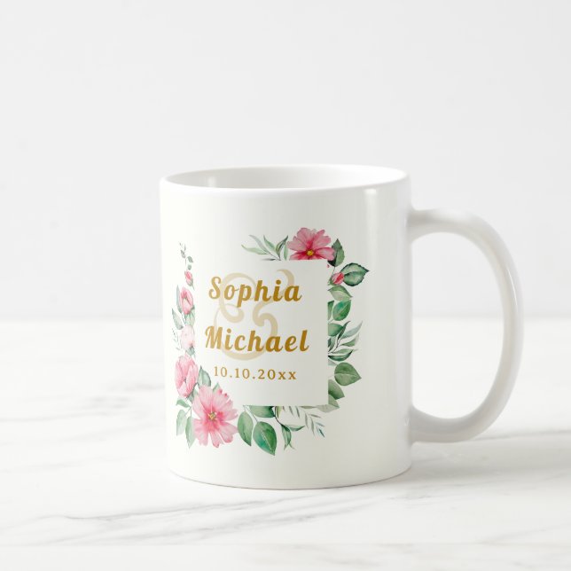 Rosa tropiska hibiskusblommor och frodig grön  kaffemugg (Höger)