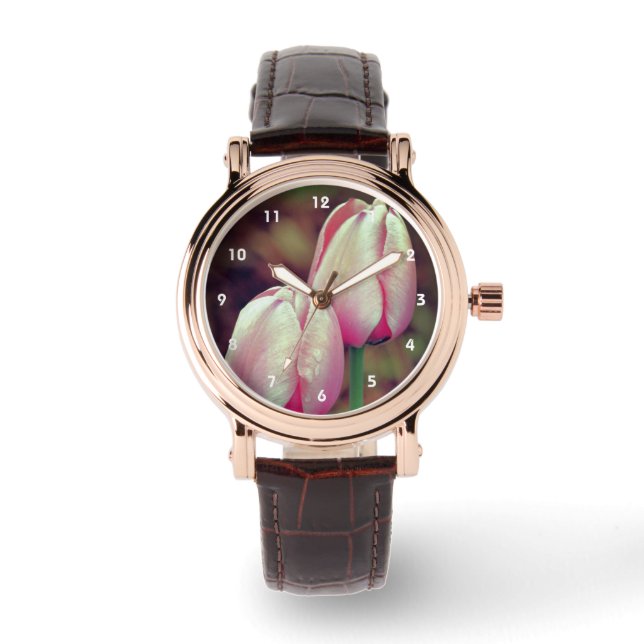 Rosa Tulip Flowers med regndroppar Armbandsur (Framsida)
