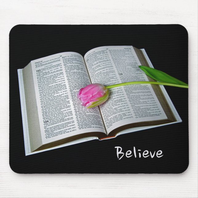 Rosa Tulip på öppen bibel Musmatta (Framsidan)
