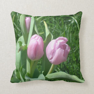 Rosa tulpan kudde