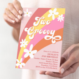 Rosa Two Groovy Retro Daisys Regnbåge Birthday Inbjudningar