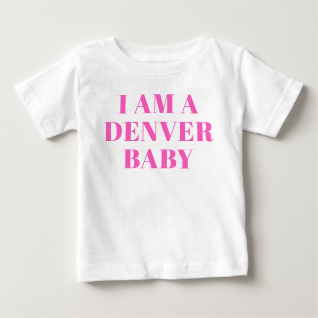 Rosa typografi Denver babykläder T Shirt (Framsida)