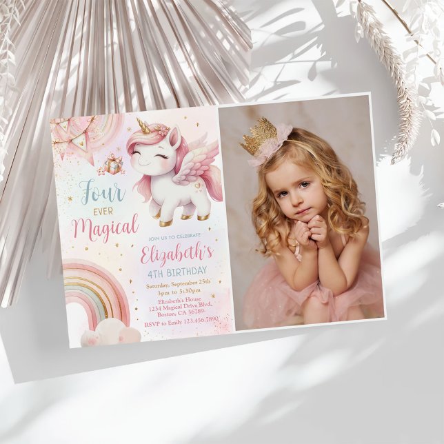 Rosa Unicorn Fyra gånger Magic Birthday Photo Inbjudningar (Skapare uppladdad)