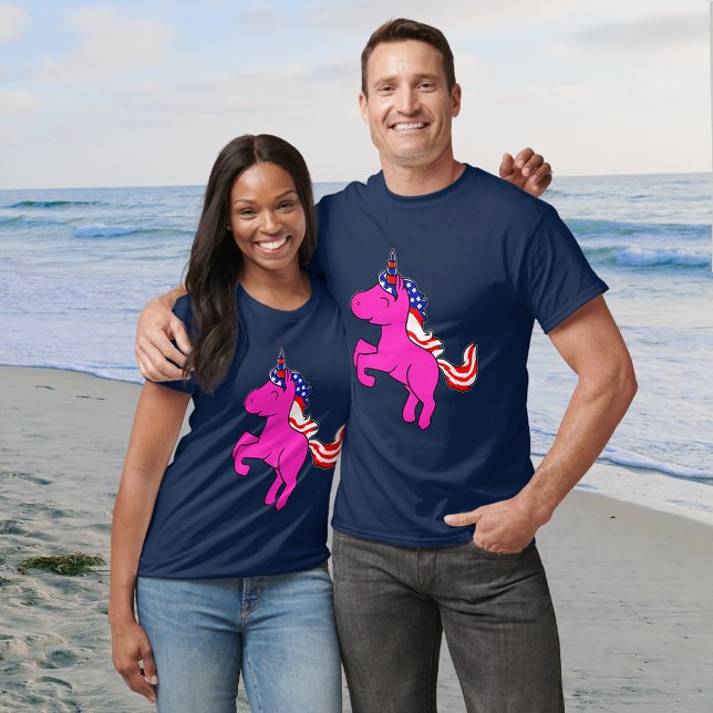 Rosa Unicorn Patriotic USA flagga Mane Art Unisex T Shirt (Skapare uppladdad)
