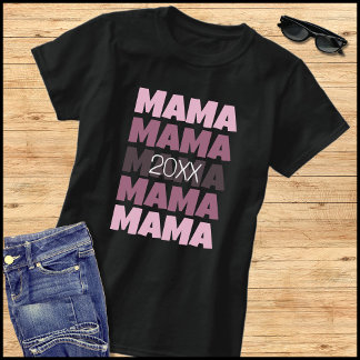 Rosa upprepad typografi förblir Mama 2026 T Shirt