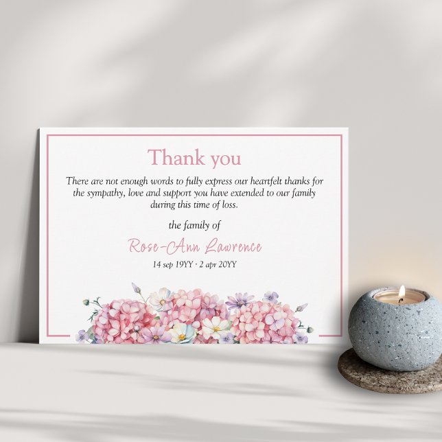 Rosa vattenfärgshydrangea sommarblommor begravning tack kort (Funeral thank you card from family with floral botanical details and color frame, pink hydrangea)