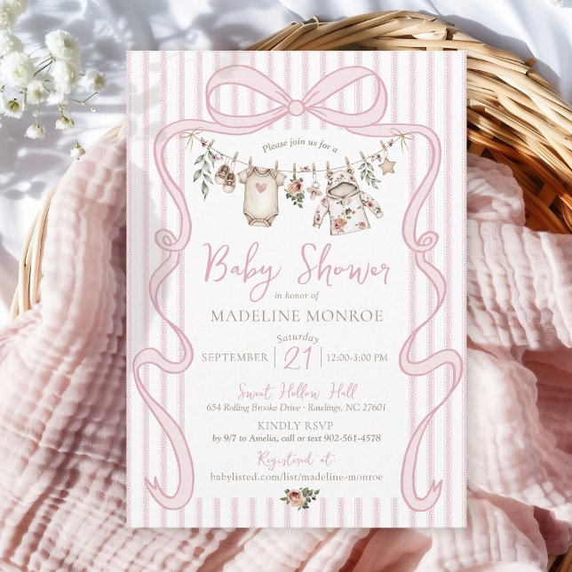 Rosa Vattenfärgssnurre Klädtorrstråd Babyflicka Ba Inbjudningar (Modern pink bow frame cute baby girl watercolor floral clothesline stripes shower invitation)