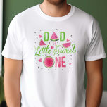 Rosa Vattenmelon Tema Flickan 1:a födelsedag, Papp T Shirt<br><div class="desc">Fira den glada tillfälle i din flicka förra sommaren med PixeliaDesigner "Watermelon Sommar 1:a födelsedag, Pappa"-skjorta. Det här pulserande biet har en fantastisk vattenfärgsdesign för melon i rosa, kompletterad med vismisk kalligrafi i en uppfriskande kalkgrön, perfekt för att fånga sommarens innersta väder. Skjortans fet röda och lime gröna palett är...</div>