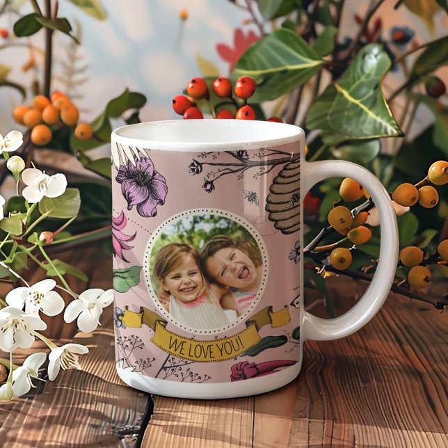 Rosa Vi Kärlek You Queen Bee and Flowers Photo Kaffemugg (Create Your Own Mother's Day Keepsake Mug by Uploading a Photo & with Mom's Name & Custom Message)