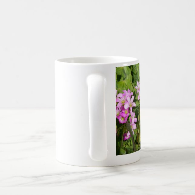 rosa vilda blommor på kopp (Handtag)