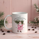 Rosa Vintage jul Jultomten Farm Färsk Träd Kaffemugg<br><div class="desc">Bär julhelgens glädje med vår personlig före Jultomten jul Mugg, designad för att lägga till lite vintage charm till dina favoritdrycker. Vare sig du sparar på morgonkaffe eller ägnar dig åt varm choklad med hett, är det här vackra mugg din perfekt följeslagare. Vår förtjusande design är en bra illustration av...</div>