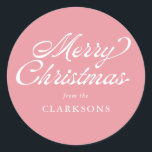Rosa Vintage Script Modern God jul Runt Klistermärke<br><div class="desc">Rosa Vintage Script Modern God jul Classic Round Sticker är det perfekt som läggs till i julklappar i år,  med vintage-formaterat skript och ditt namn.</div>