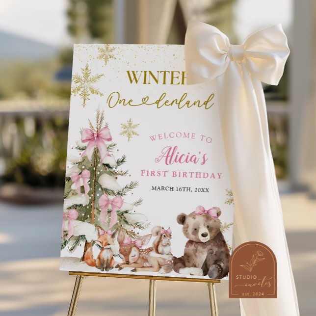 Rosa vinter onederland skog välkomstskylt poster (Skapare uppladdad)
