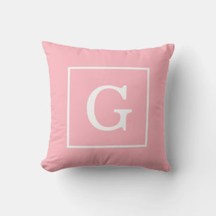 Rosa vit ramad initialmonogram kudde