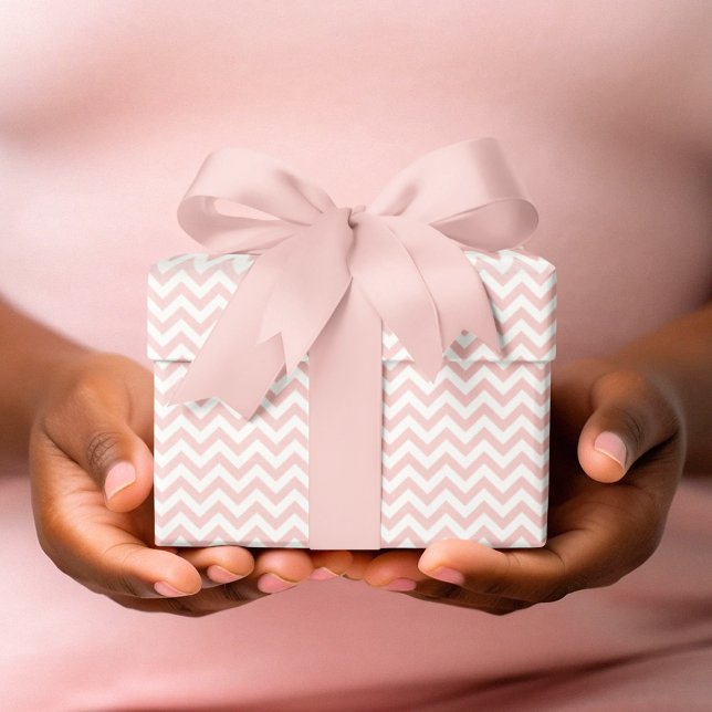 Rosa & Vit Schackrutig Rand Barnkalas Presentpapper (Cute Pink and White Chevron Stripes for New Baby Girl or Baby Shower. Elegant Zigzag Pattern for Her)