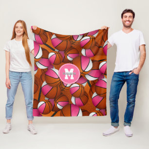 rosa vita korkbollar med monogrammet fleecefilt