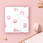 Rosa Watercolor Kisses - Namn Anteckningsblock<br><div class="desc">anteckningsblock av chic med gott om läppstift fyllda med rosa med vattenfärg. Anpassa med ditt namn i det moderna svarta brev.</div>