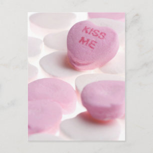 Rosa & White Candy Hearts Kiss Me Heart-mall Vykort