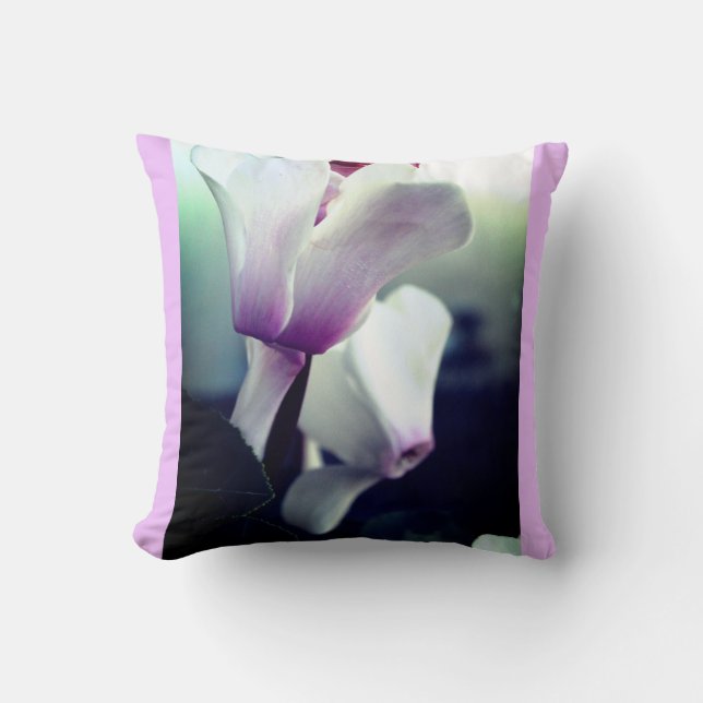 Rosa White Flowers Photo Throw Cushion Kudde (Framsida)