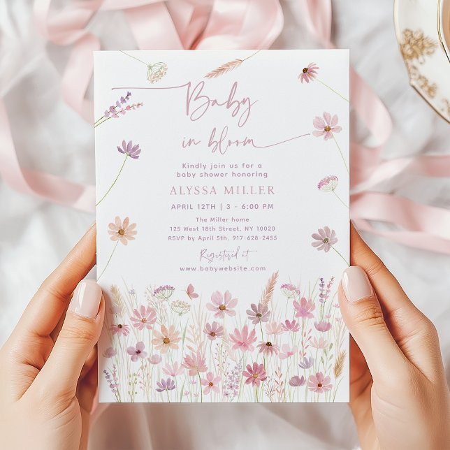 Rosa Wildblommor Baby i Bloom Baby Shower Inbjudningar (Skapare uppladdad)