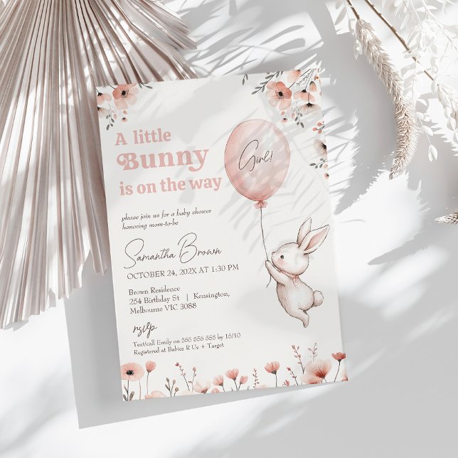 Rosa Wildblommor Balloon Little Bunny Baby Shower Inbjudningar (Girls Little Bunny Baby Shower Invitation Dusty Pink Wild Flowers Bunny Balloon,  Rabbit Baby Shower)