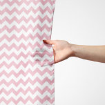 Rosa Zigzag, Rosa Chevron, Geometric Mönster Sjal<br><div class="desc">Elegant,  snyggt och sofistikerad zigzag (chevron) mönster i rosa och vitt färg. Modern gåva och trendig,  perfekt för Zigzag älskare i livet.</div>