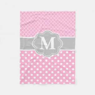 Rosagrått pricker den Quatrefoil monogramen Fleecefilt