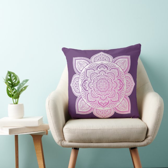 Rosaline Mandala Throw Pillow Kudde (Stol)