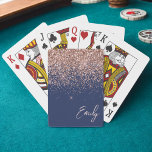Rosan Glitter Monogram för marinblå Ro Guld Casinokort<br><div class="desc">Navy Blue and Ro Guld -  Rosa Gnistra Glitter Script Monogram Namn,  uppspelningskort. Det gör perfekten söt 16-årsjubileum,  bröllop,  möhippa,  årsdag,  babydusch eller bachelorette-fest för någon som glam lyxen och chic stilar i kärlek.</div>