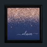 Rosan Glitter Monogram för marinblå Ro Guld Minnesask<br><div class="desc">Rosa Gnistra Glitter i Navy Blue och Ro Guld manusar Monogram Judiska Keepsakbox i Namn. Det gör perfekt studenten,  födelsedag,  bröllop,  möhippa,  årsdag,  babydusch eller bachelorette-fest till någon som glam lyx och chic stilar.</div>