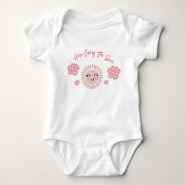 Rosan här kommer Sol Girl Baby T Shirt