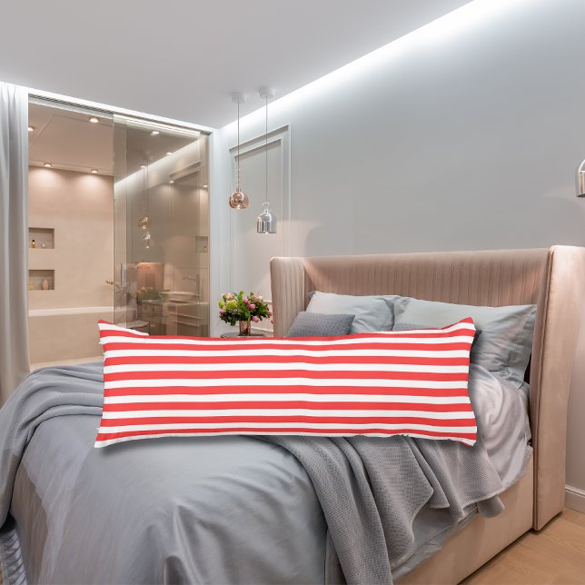 Rosaröd och vit enkel horisontell randig kroppskudde (Skapare uppladdad)