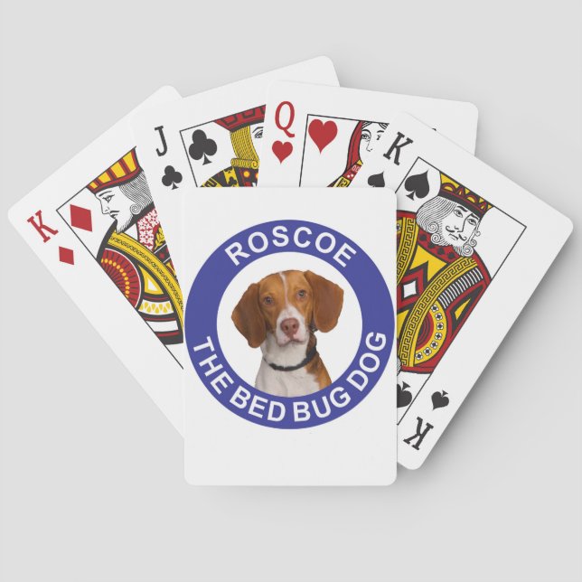 Roscoe vägglushunden som leker kort spel kort (Baksidan)