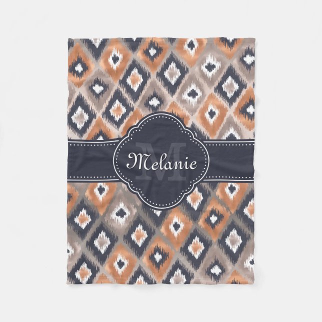 Rose Gold Rosa Ikat-mönster Marin Monogram Fleecefilt (Framsidan)