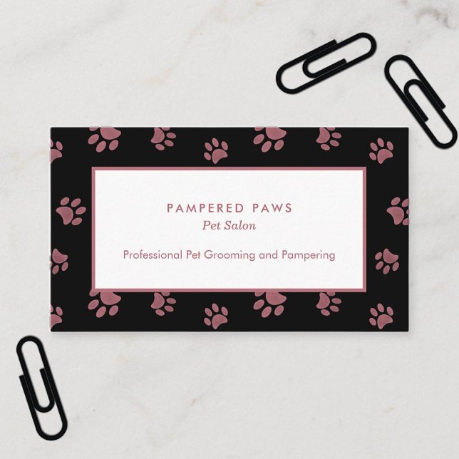 Rose Gold Rosa Tassavtryck Svart Husdjurssalong Visitkort (Rose Gold Pink Paw Prints Black Pet Salon Business Card)
