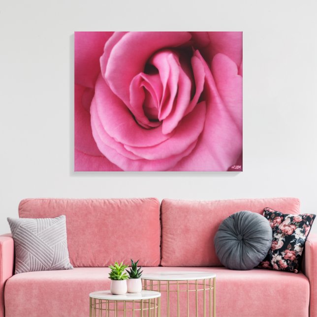 Rose Queen Romance Stretched Canvas Print (Insitu (Vardagsrum))