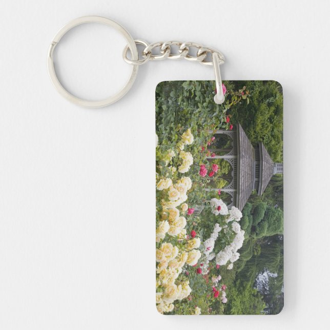 Rosor i blom och Gazebo Rose Garden vid (Framsidan)