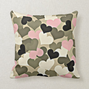 Rosor och grön Camo hjärtadekorativ kudde