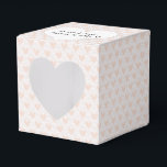 Rosor Presentaskar<br><div class="desc">Vitt hjärta med nygift namn på  rosa mönster.</div>