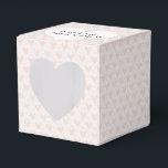 Rosor Presentaskar<br><div class="desc">Vitt hjärta med nygift namn på  rosa mönster.</div>