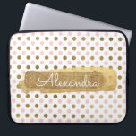 Rosor, vit och guld omkullkastar Polka pricker Laptop Sleeve<br><div class="desc">Rosa-,  vit- och Fauxguld omkullkastar Polka pricker mönster med guld målar för Monogramdatoren för randen det eleganta fodral. Detta fodral kan skräddarsy för att inkludera ditt fulla namn med en härlig handskriven vit skrivar.</div>
