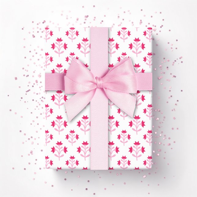 Rosprydnad i rosa presentpapper (Skapare uppladdad)