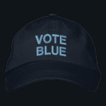 Rösta blå text politisk broderad keps<br><div class="desc">Sprid budskapet om att rösta för liberala demokrater i politiska val med en "OMRT BLUE" baseboll som innehåller fet blå text på marin blå bakgrund. Du kan välja annat färg och stilar av hattar i sidlisten. Om du vill visa designen Rösta blått på andra objekt klickar du på länken för...</div>