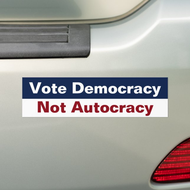 Rösta demokrati inte autokrati - Anti Trump Bildekal (På Bil)