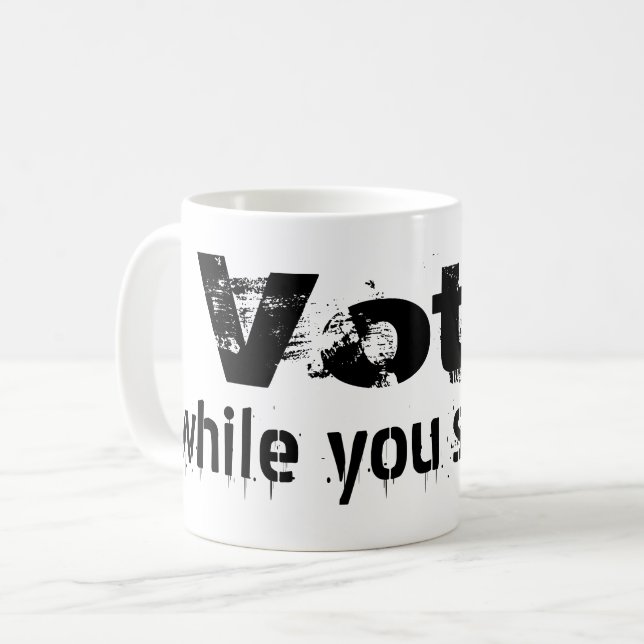 Rösta medan du fortfarande kan - politik framtida  kaffemugg (Framsida vänster)