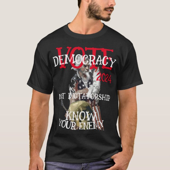 RÖSTA PÅ DEMOKRATI INTE DIKTATUR 2024 T SHIRT (Framsida)