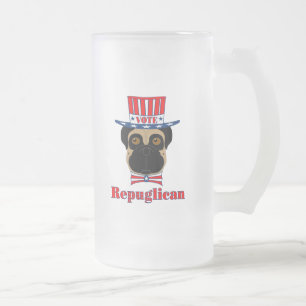 Rösta rePUGlican Funny Pug i Rött vitt blått Hat Frostat Ölglas